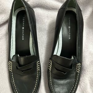 Tommy Hilfiger Heels EUC in Black